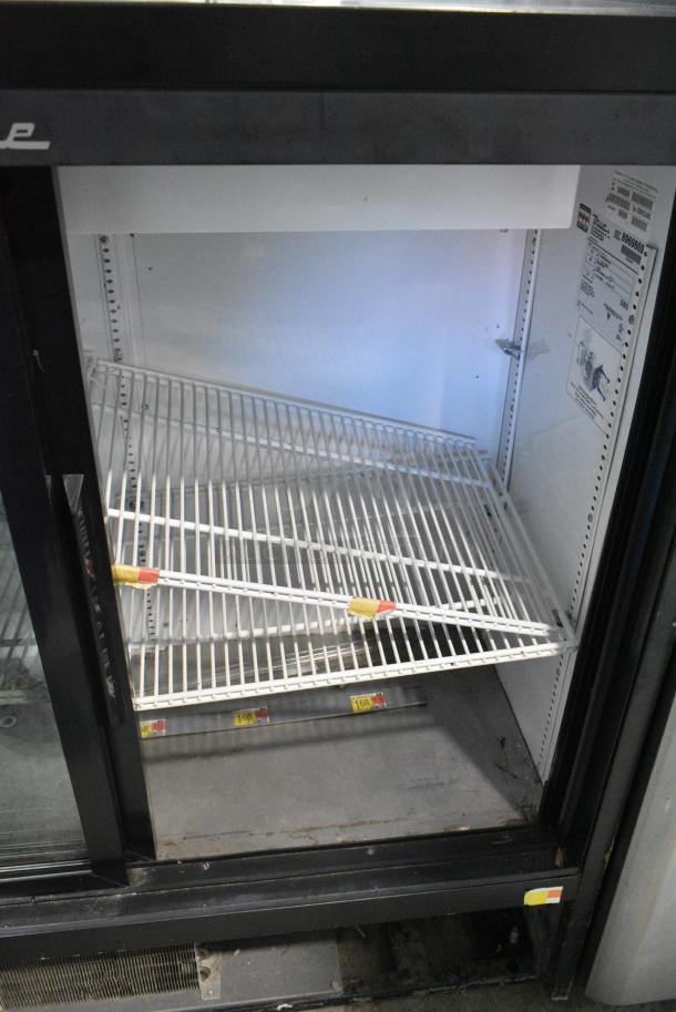 True GDM-41SL-48-HC-LD Metal Commercial 2 Door Reach In Cooler Merchandiser w/ Poly Coated Racks. 115 Volts, 1 Phase. Tested and Powers On But Does Not Get Cold - Image 6 of 8