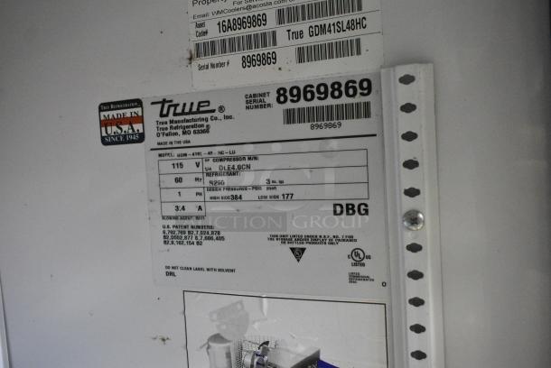 True GDM-41SL-48-HC-LD Metal Commercial 2 Door Reach In Cooler Merchandiser w/ Poly Coated Racks. 115 Volts, 1 Phase. Tested and Powers On But Does Not Get Cold - Image 8 of 8