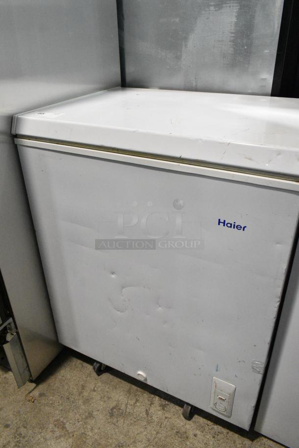 Haier HCM050EC Metal Chest Freezer w/ Hinge Lid on Commercial Casters. 115 Volts, 1 Phase. Tested and Working! - Image 2 of 7