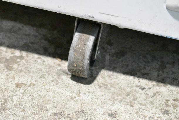 Haier HCM050EC Metal Chest Freezer w/ Hinge Lid on Commercial Casters. 115 Volts, 1 Phase. Tested and Working! - Image 4 of 7