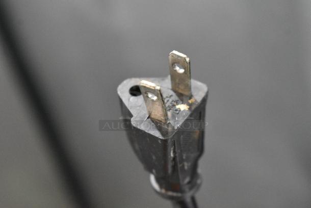 Haier HCM050EC Metal Chest Freezer w/ Hinge Lid on Commercial Casters. 115 Volts, 1 Phase. Tested and Working! - Image 6 of 7