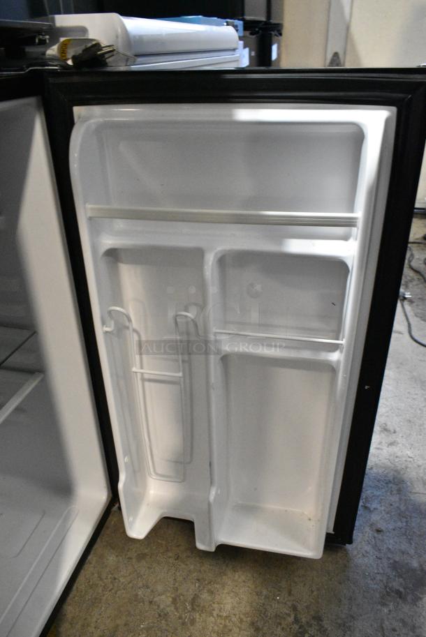 Igloo FR328B-BLACK Mini Cooler. 115 Volts, 1 Phase. Tested and Working! - Image 4 of 7
