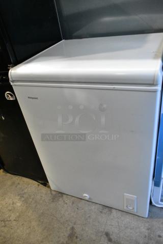 Hotpoint HHM5SRCWW Metal Chest Freezer w/ Hinge Lid. 115 Volts, 1 Phase. Tested and Powers On But Does Not Get Cold
