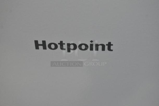 Hotpoint HHM5SRCWW Metal Chest Freezer w/ Hinge Lid. 115 Volts, 1 Phase. Tested and Powers On But Does Not Get Cold - Image 2 of 5