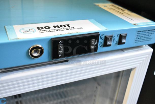 Accucold ARG3PV Metal Mini Cooler Merchandiser. 115 Volts, 1 Phase. Tested and Powers On But Does Not Get Cold - Image 3 of 7
