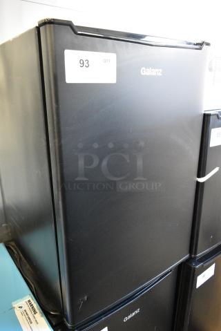 Galanz GLR25MBKE02 Mini Cooler. 115 Volts, 1 Phase. Tested and Working!