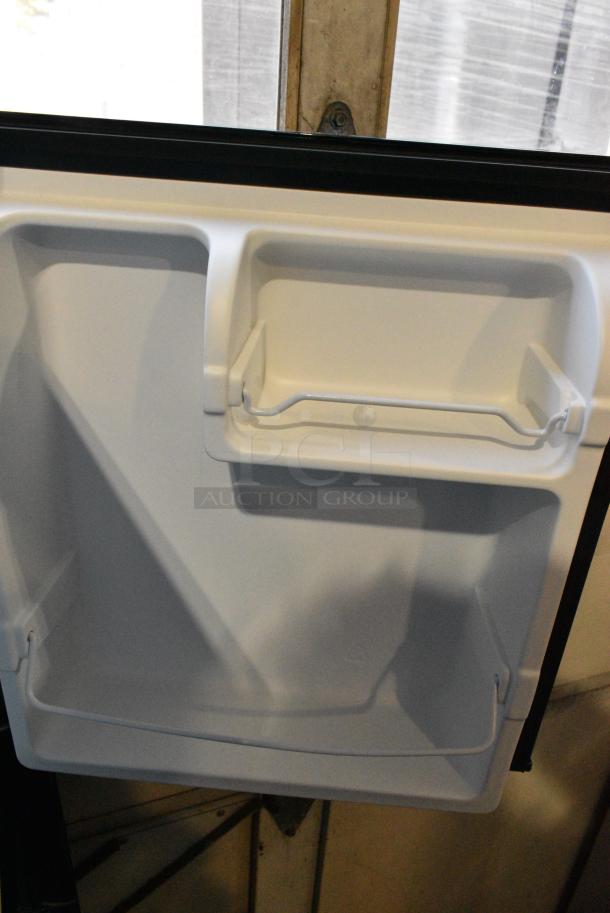 Galanz GL17BK Mini Cooler. 115 Volts, 1 Phase. Tested and Working! - Image 5 of 7