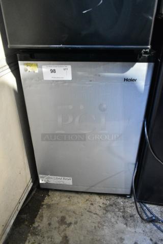 Haier HC27SW20RV Mini Cooler. 115 Volts, 1 Phase. Tested and Working!