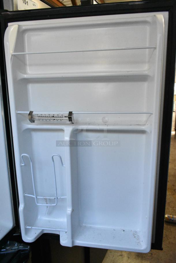 Haier HC46SF10SV Mini Cooler. 115 Volts, 1 Phase. Tested and Powers On But Does Not Get Cold - Image 4 of 5