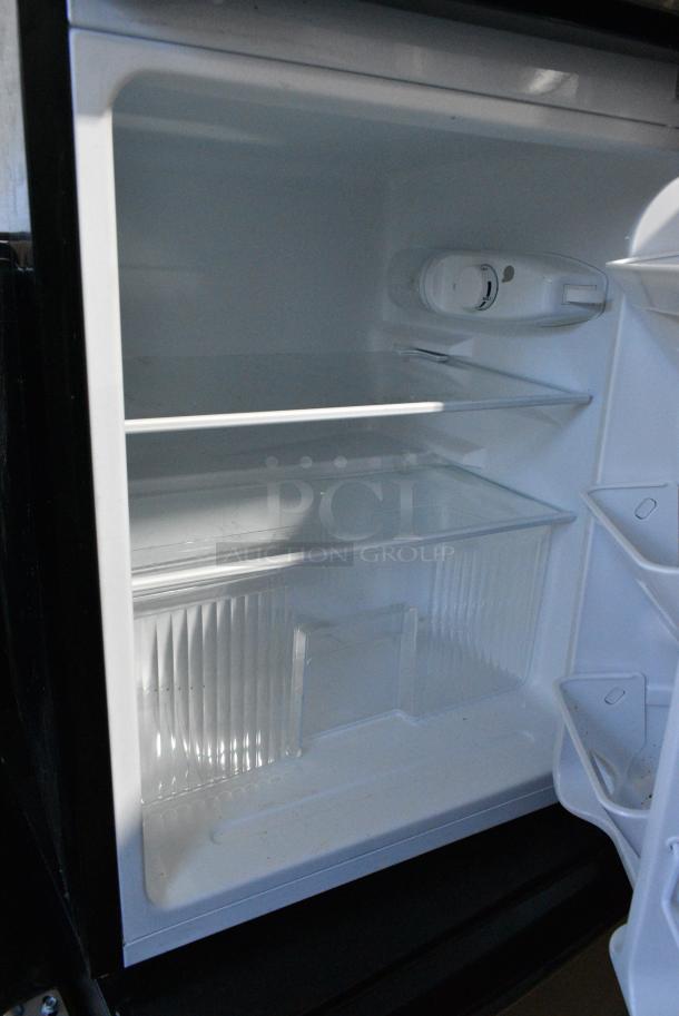 Arctic King Mini Cooler w/ Freezer. 115 Volts, 1 Phase. Tested and Powers On But Does Not Get Cold - Image 5 of 7