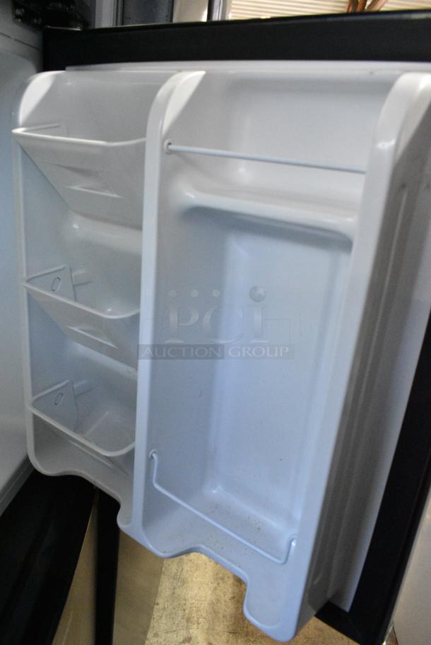 Arctic King Mini Cooler w/ Freezer. 115 Volts, 1 Phase. Tested and Powers On But Does Not Get Cold - Image 6 of 7