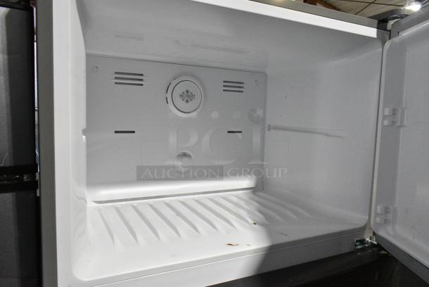 Oster OS-NF21800HB Metal Cooler w/ Freezer. 120 Volts, 1 Phase. Tested and Working! - Image 5 of 11