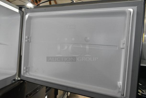 Oster OS-NF21800HB Metal Cooler w/ Freezer. 120 Volts, 1 Phase. Tested and Working! - Image 6 of 11