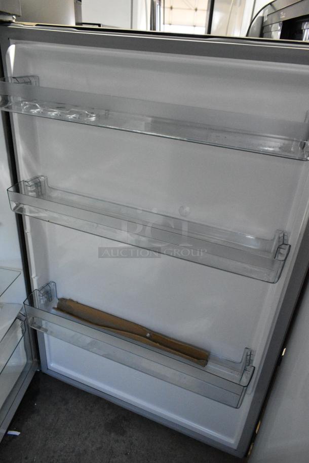 Oster OS-NF21800HB Metal Cooler w/ Freezer. 120 Volts, 1 Phase. Tested and Working! - Image 8 of 11