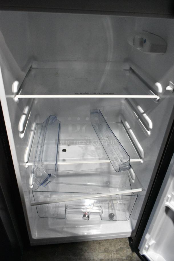 Thomson TFR725 Metal Cooler w/ Freezer. 120 Volts, 1 Phase. Tested and Working! - Image 4 of 8