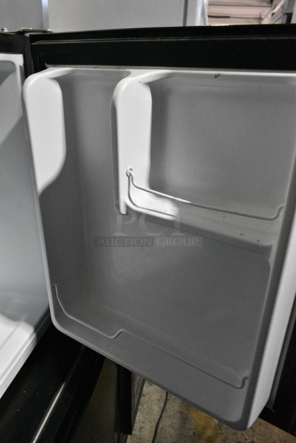 2020 Hisense RR17D6ABE Mini Cooler. 115 Volts, 1 Phase. Tested and Working! - Image 4 of 7