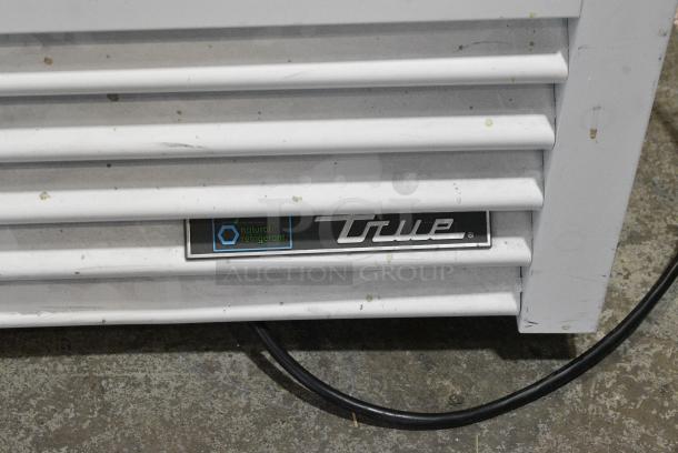 2020 True TSCI-600R-G-PH Metal Commercial Single Door Reach In Cooler Merchandiser w/ Poly Coated Racks. 115 Volts, 1 Phase. Tested and Powers On But Does Not Get Cold - Image 3 of 11