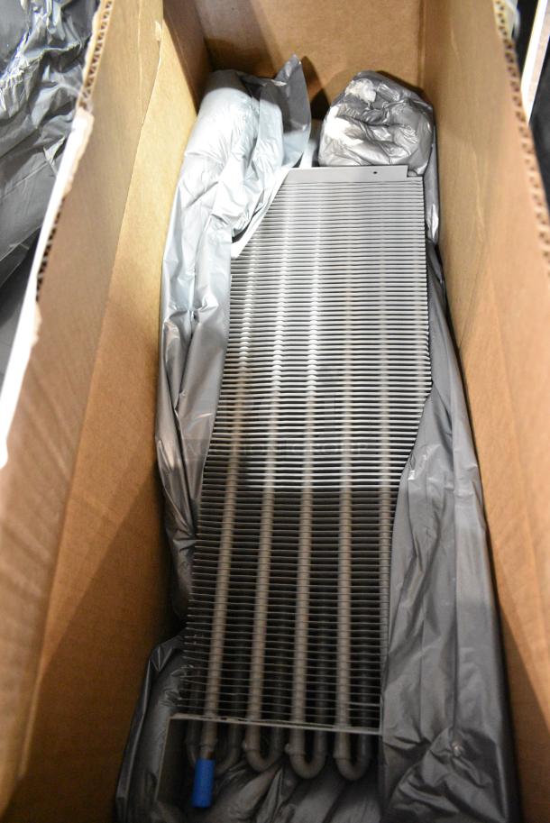 2020 True TSCI-600R-G-PH Metal Commercial Single Door Reach In Cooler Merchandiser w/ Poly Coated Racks. 115 Volts, 1 Phase. Tested and Powers On But Does Not Get Cold - Image 5 of 11