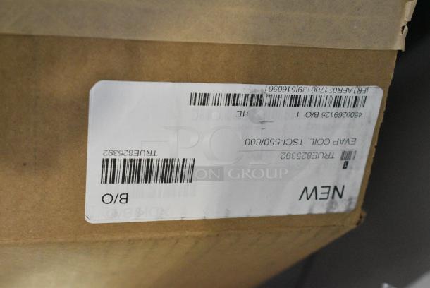 2020 True TSCI-600R-G-PH Metal Commercial Single Door Reach In Cooler Merchandiser w/ Poly Coated Racks. 115 Volts, 1 Phase. Tested and Powers On But Does Not Get Cold - Image 6 of 11