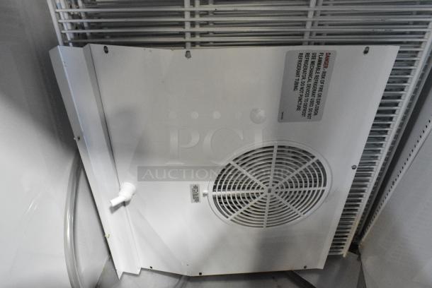 2020 True TSCI-600R-G-PH Metal Commercial Single Door Reach In Cooler Merchandiser w/ Poly Coated Racks. 115 Volts, 1 Phase. Tested and Powers On But Does Not Get Cold - Image 7 of 11