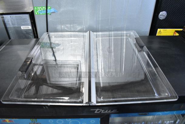 BRAND NEW SCRATCH AND DENT! Assure Clear Acrylic Lid - 21 1/2 x 21 1/4 3591241231 - Image 1 of 6