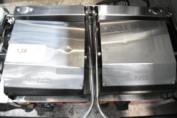 BRAND NEW SCRATCH AND DENT! 2024 Avantco 177PG400ST Commercial Dual Panini Sandwich Grill with Timer, Smooth Plates, and 19 5/8" x 9 1/8" Cooking Surface. 120 Volts, 1 Phase. Tested and Working! - Image 6 of 11