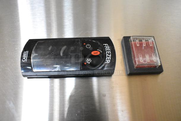 BRAND NEW SCRATCH AND DENT! Avantco 178A49FHC Stainless Steel Commercial 2 Door Reach In Freezer. 115 Volts, 1 Phase. Tested and Powers On But Does Not Get Cold - Image 4 of 8