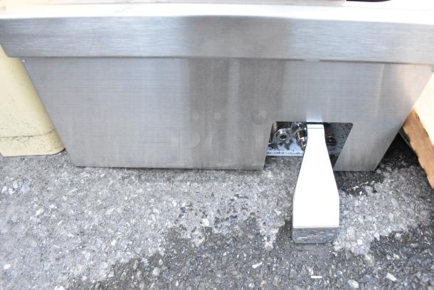 BRAND NEW SCRATCH AND DENT! Regency 600HS17KO 17" x 15" Wall Mounted Hands-Free Hand Sink with Knee Operated Valve 600HS17KO - Image 5 of 6