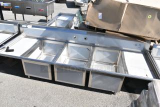 BRAND NEW SCRATCH AND DENT! Regency 600S32030220 Stainless Steel 3 Bay Sink w/ Dual Drain Board. No Legs.
