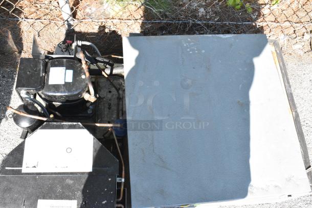6'x4' Norlake SELF CONTAINED Walk In Cooler Box w/ Copeland RS43C2E-IAA-101 115 Volt, 1 Phase Compressor and Norlake CPB050DC-A 115 Volt, 1 Phase Condenser. Information Provided By The Consignor But Not Verified By PCI Auctions. Picture of the Unit Before Removal Is Included In the Listing. - Image 11 of 13