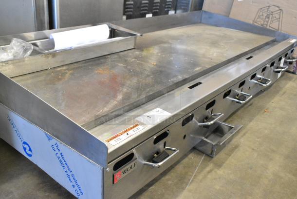 BRAND NEW SCRATCH AND DENT! Wolf AGM72-101 Stainless Steel Commercial Countertop Natural Gas Powered Flat Top Griddle. 162,000 BTU. - Image 2 of 10