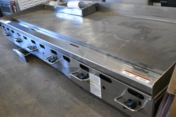 BRAND NEW SCRATCH AND DENT! Wolf AGM72-101 Stainless Steel Commercial Countertop Natural Gas Powered Flat Top Griddle. 162,000 BTU. - Image 3 of 10