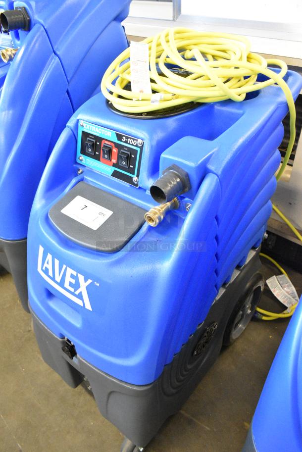 BRAND NEW SCRATCH AND DENT! Lavex 3-100 100 PSI Single Vacuum Motor Heated Water Carpet Extractor. Tested and Working! - Image 3 of 11