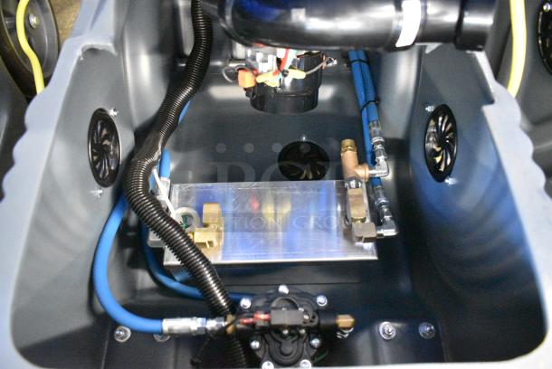 BRAND NEW SCRATCH AND DENT! Lavex 3-100 100 PSI Single Vacuum Motor Heated Water Carpet Extractor. Tested and Working! - Image 9 of 11