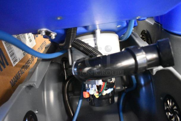BRAND NEW SCRATCH AND DENT! Lavex 3-100 100 PSI Single Stage Vacuum Motor Cold Water Carpet Extractor. Tested and Working! - Image 10 of 11
