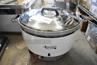 BRAND NEW SCRATCH AND DENT! Avantco 177GRC110NAT Natural Gas 110 Cup (55 Cup Raw) Gas Rice Cooker / Warmer. 24,000 BTU