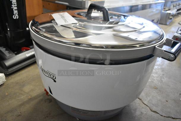 BRAND NEW SCRATCH AND DENT! Avantco 177GRC110NAT Natural Gas 110 Cup (55 Cup Raw) Gas Rice Cooker / Warmer. 24,000 BTU - Image 3 of 7