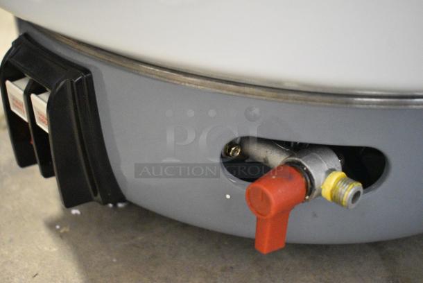 BRAND NEW SCRATCH AND DENT! Avantco 177GRC110NAT Natural Gas 110 Cup (55 Cup Raw) Gas Rice Cooker / Warmer. 24,000 BTU - Image 5 of 7