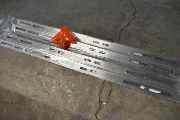 BRAND NEW SCRATCH AND DENT! Lot of 4 Regency 600ZBRKT36 36" Z-Bracket for 30" - 36" Wide Tables - 2/Set - Image 2 of 5