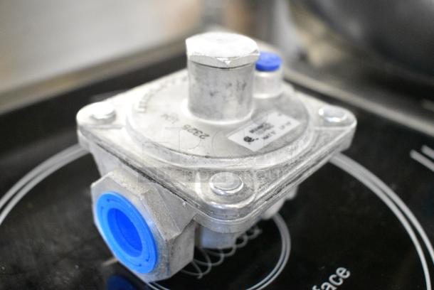 6 BRAND NEW SCRATCH AND DENT! Dormont RV48CL-32 1/2" Convertible Gas Regulator - 250,000 BTU Capacity. 6 Times Your Bid! - Image 2 of 7