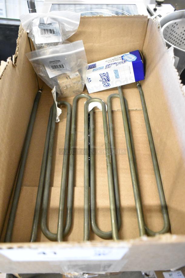 5 BRAND NEW SCRATCH AND DENT! Various Items Including 177PSWTHERM Avantco 177PSWTHERM Infinite Switch for Infinite Control Strip Warmers - 120V, Catchall Avantco 970C032S Filter Drier, 1/4" Sweat Fitting. 5 Times Your Bid! - Image 1 of 7