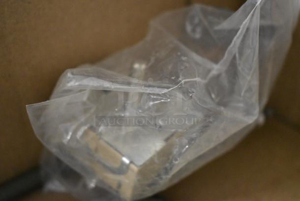5 BRAND NEW SCRATCH AND DENT! Various Items Including 177PSWTHERM Avantco 177PSWTHERM Infinite Switch for Infinite Control Strip Warmers - 120V, Catchall Avantco 970C032S Filter Drier, 1/4" Sweat Fitting. 5 Times Your Bid! - Image 6 of 7