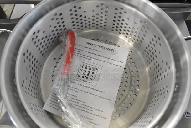 BRAND NEW SCRATCH AND DENT! Metal Stock Pot w/ Steamer Insert. - Image 4 of 4