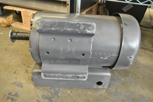 BRAND NEW Baldor L3612TM Motor. 230 Volts, 1 Phase. - Image 4 of 5