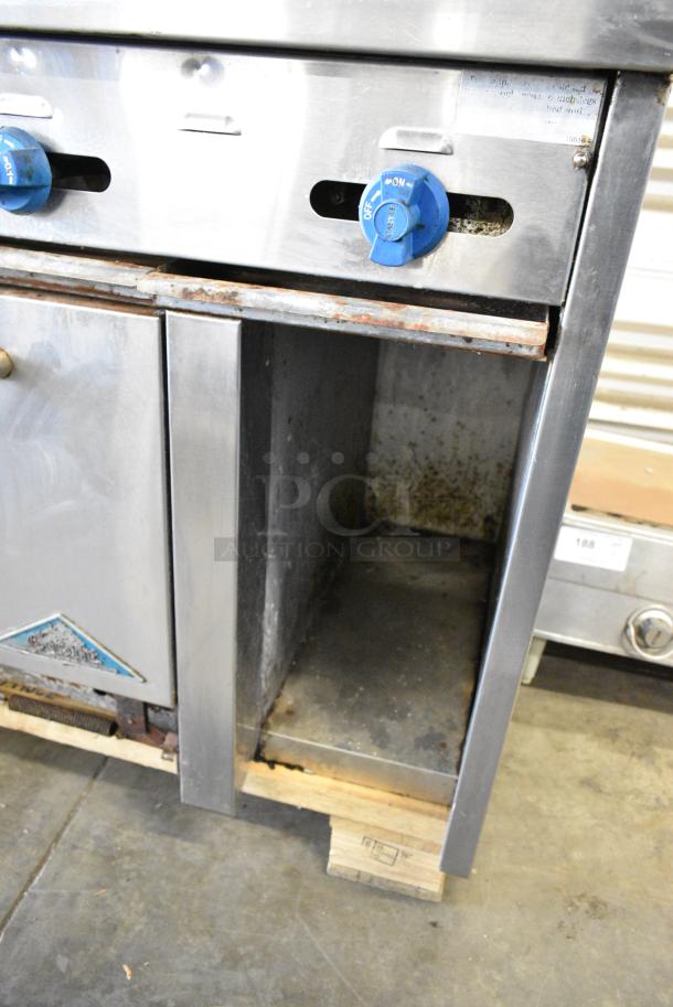 Prince Castle Stainless Steel Commercial Natural Gas Powered Flat Top Griddle w/ Left Side 2 Burner Range, Oven, Over Shelf and Back Splash. - Image 8 of 11