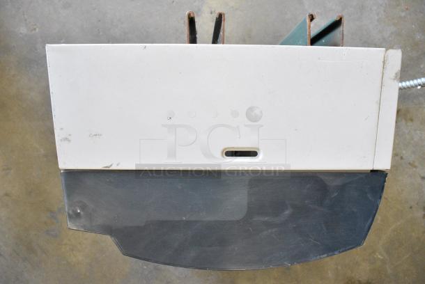 Poly Wall Mount Paper Towel Dispenser. - Image 4 of 4