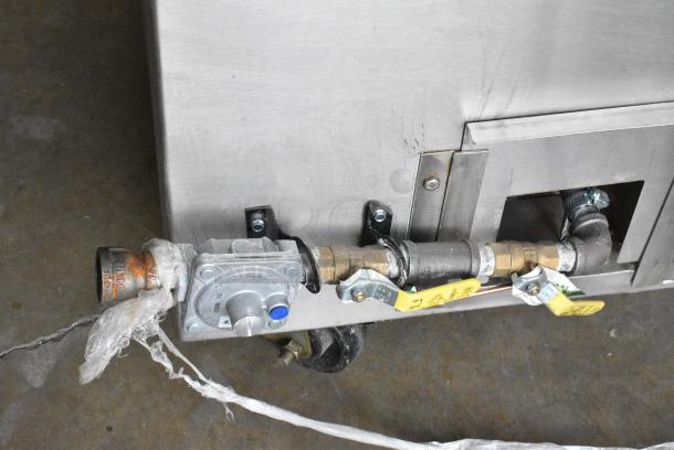 BRAND NEW SCRATCH AND DENT! Morni Stainless Steel Commercial Natural  Gas Powered Tandoori Tandoor Oven on Commercial Casters. - Image 7 of 11