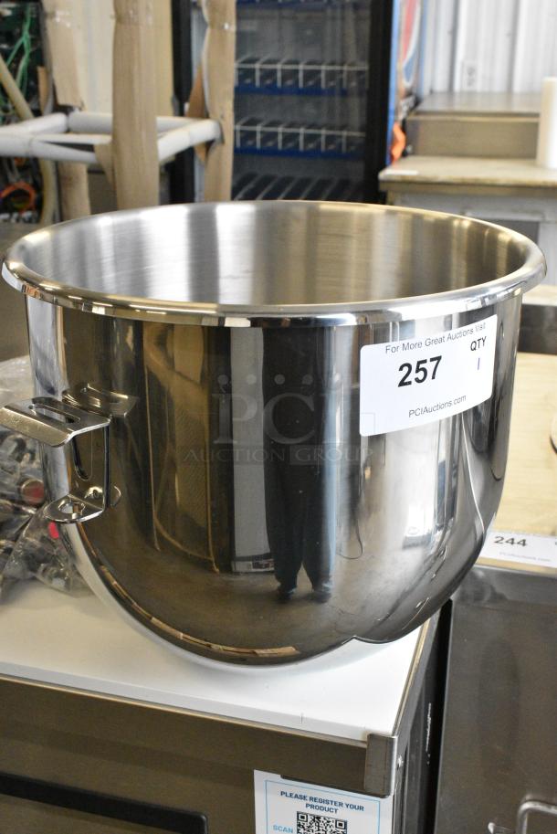 BRAND NEW SCRATCH AND DENT! Stainless Steel Mixing Bowl - Image 3 of 4