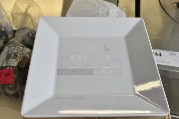 2 BRAND NEW SCRATCH AND DENT! Boxes of 12 Acopa 304MSQP8WH Rittenhouse 8" White Square Melamine Plate. 2 Times Your Bid! - Image 3 of 5