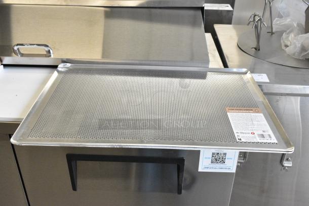 3 BRAND NEW SCRATCH AND DENT! Various Items Including Metal Baking Pan, Fry Basket. 3 Times Your Bid! - Image 6 of 8